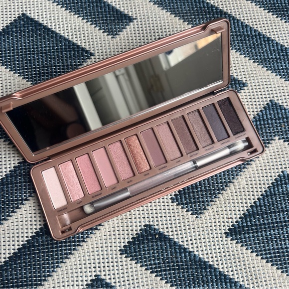 Urban Decay Naked3 Eyeshadow Pallet- BNIB - Picture 4 of 7